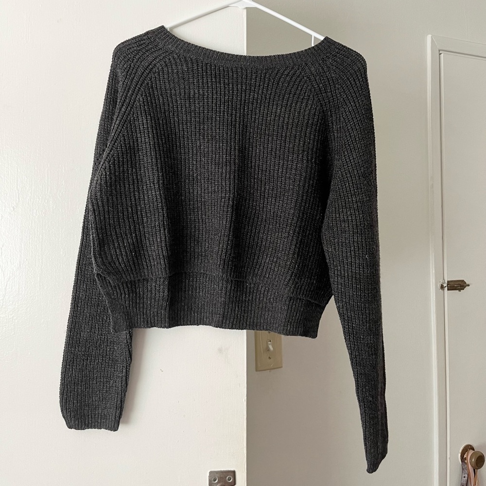 Cropped grey knit sweater/long sleeve shirt (S)